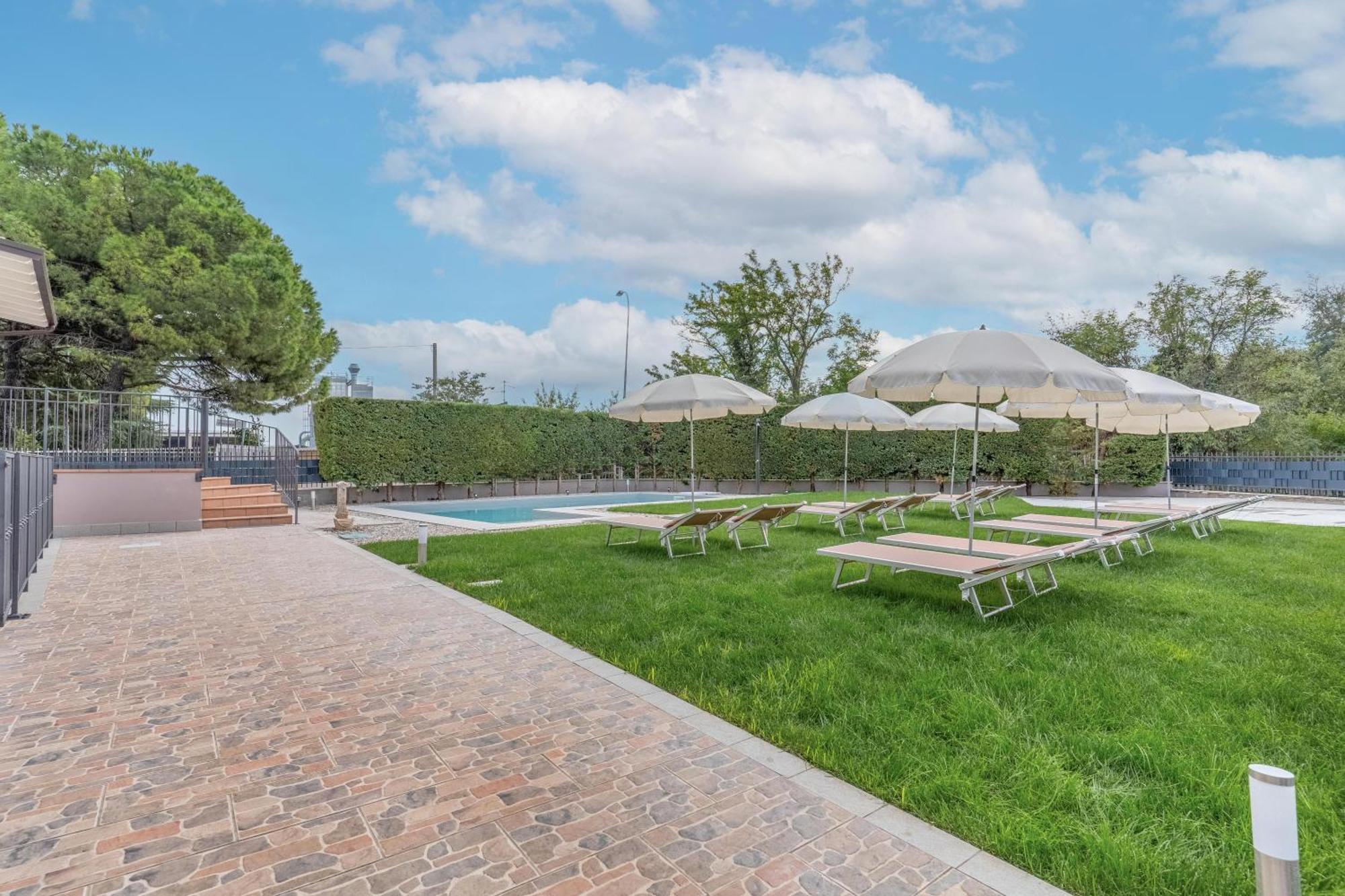 -Free Pool And Parking- Garda House Apartments Castelnuovo del Garda Eksteriør bilde