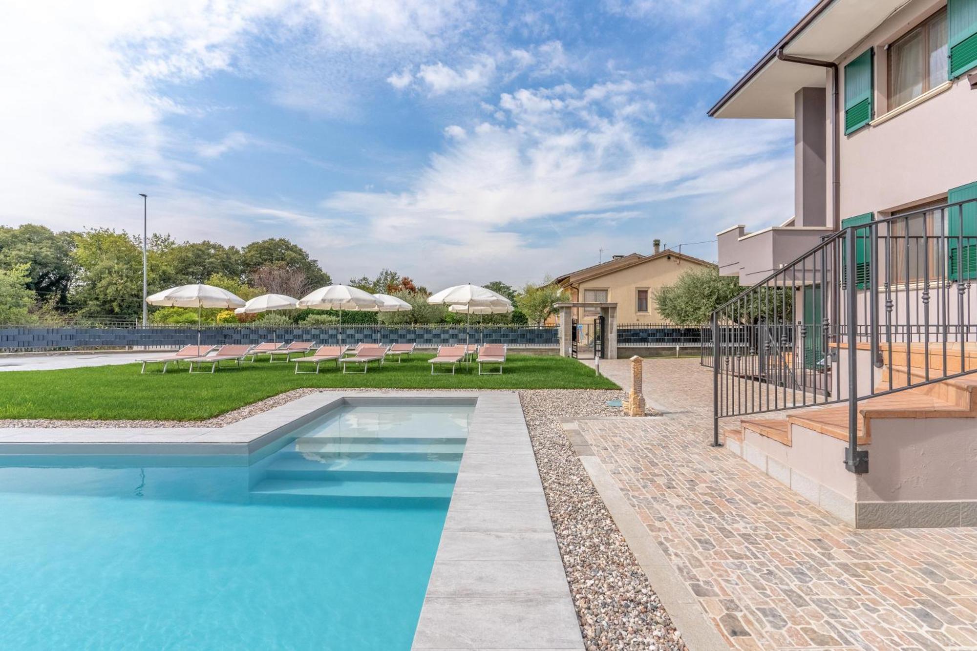 -Free Pool And Parking- Garda House Apartments Castelnuovo del Garda Eksteriør bilde